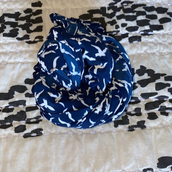 PRETTY PERSUASIONS, Scarf - Picture 3 of 10